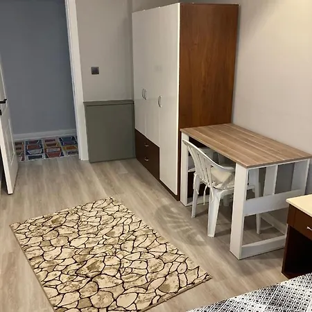 Apartamento Centrally Located Flat With Balcony In