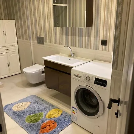 Centrally Located Flat With Balcony In Apartamento