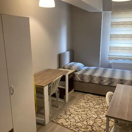 Centrally Located Flat With Balcony In Çanakkale