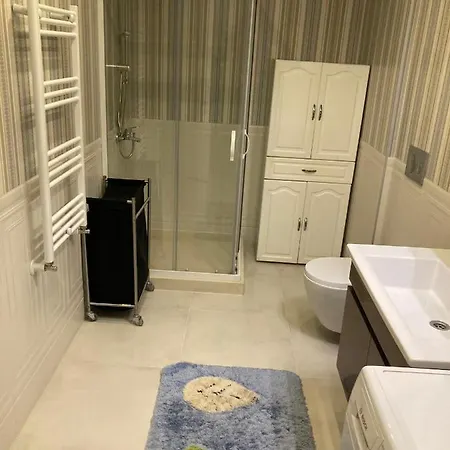 Centrally Located Flat With Balcony In Çanakkale